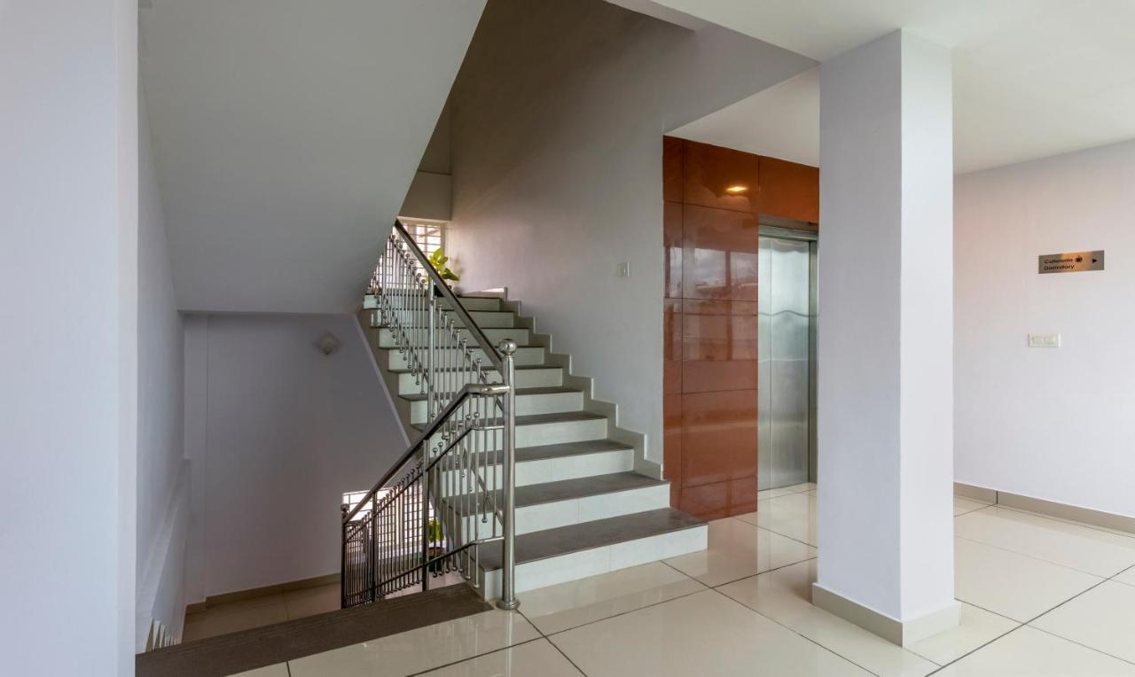 Treebo Trend Airport Avenue Plaza Cochin Airport Hotel Kochi Exterior photo