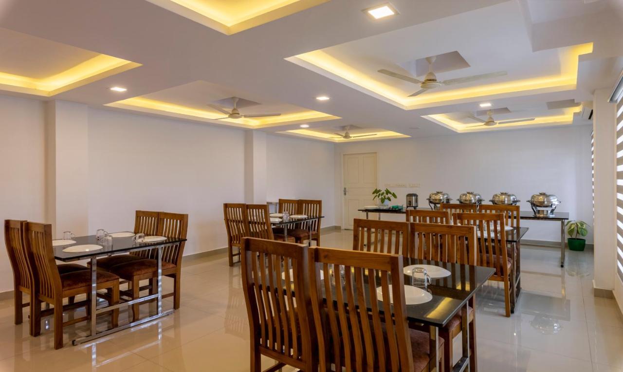 Treebo Trend Airport Avenue Plaza Cochin Airport Hotel Kochi Exterior photo