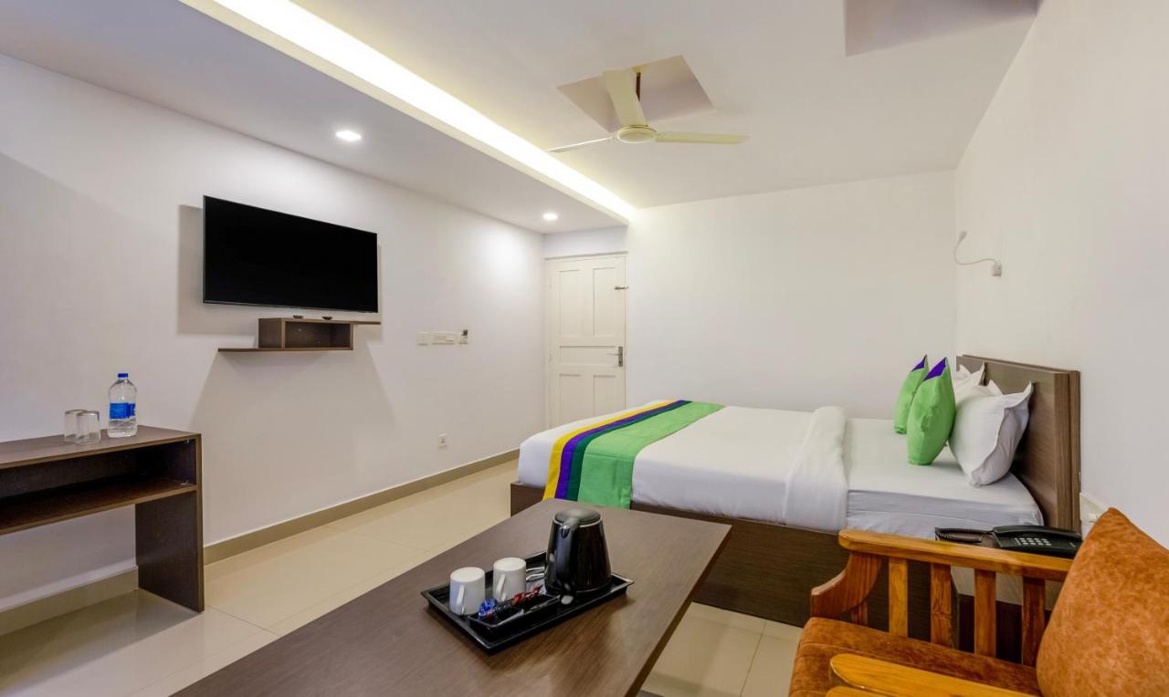 Treebo Trend Airport Avenue Plaza Cochin Airport Hotel Kochi Exterior photo