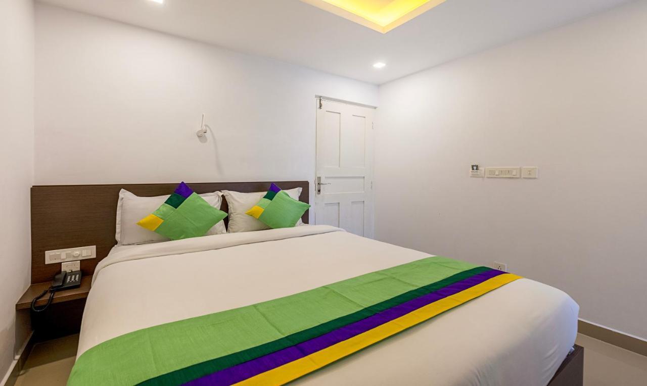 Treebo Trend Airport Avenue Plaza Cochin Airport Hotel Kochi Exterior photo