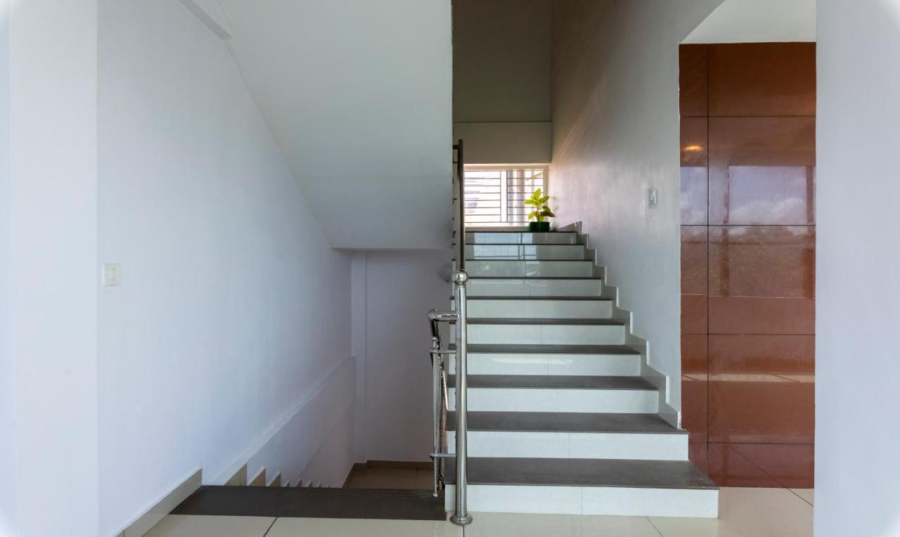 Treebo Trend Airport Avenue Plaza Cochin Airport Hotel Kochi Exterior photo