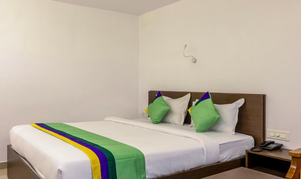 Treebo Trend Airport Avenue Plaza Cochin Airport Hotel Kochi Exterior photo